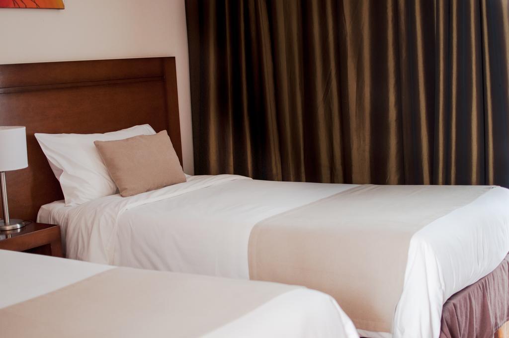Herradura Hotel Suites Neuquén Extérieur photo